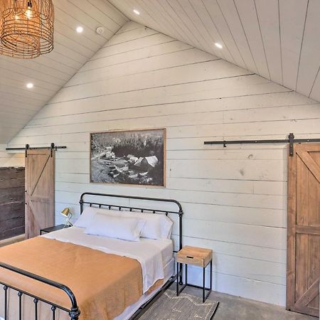 Rustic Rapid City Farmhouse With Mountain Views Zewnętrze zdjęcie